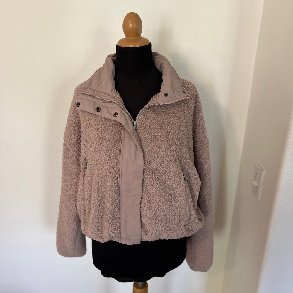 Vuori Cozy Sherpa Jacket In Umber - size M